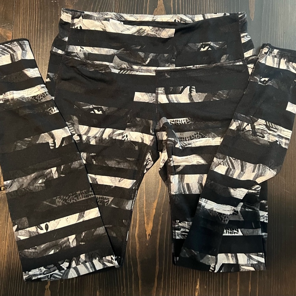 Athleta Floral Flow Chaturanga Tights -size Medium Tall